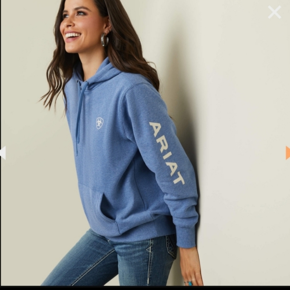 NWT Ariat hoodie size large.